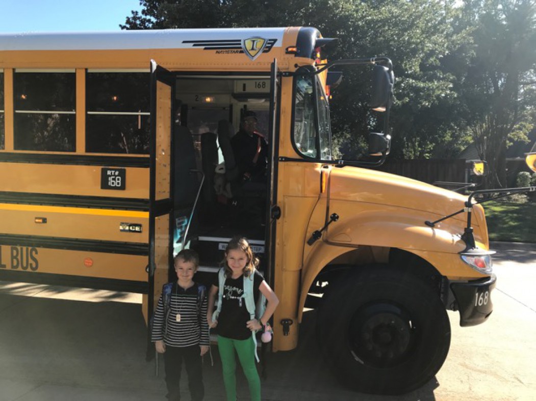 Op élke school is een politieagent aanwezig. Dat en 9 andere bijzondere weetjes over scholen in Texas USA