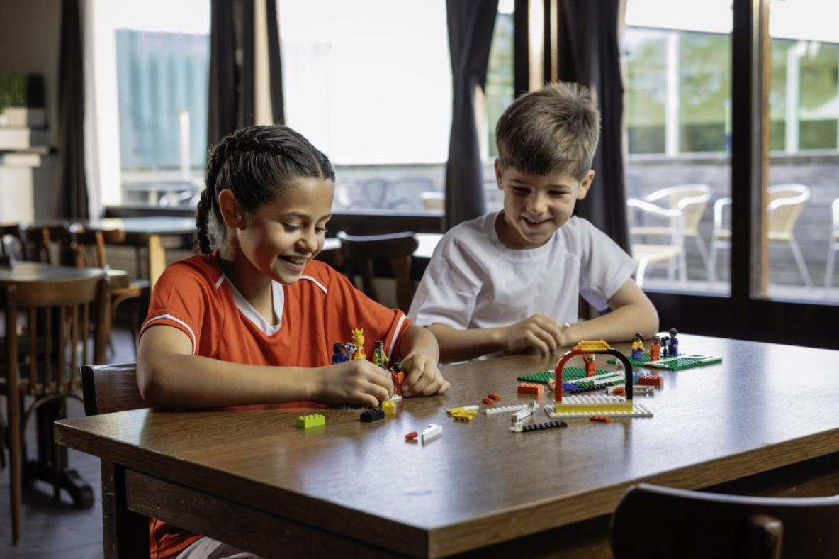 Heeft jouw kind voetbal in de voeten en LEGO in de vingers? Dan moet je naar Brussel