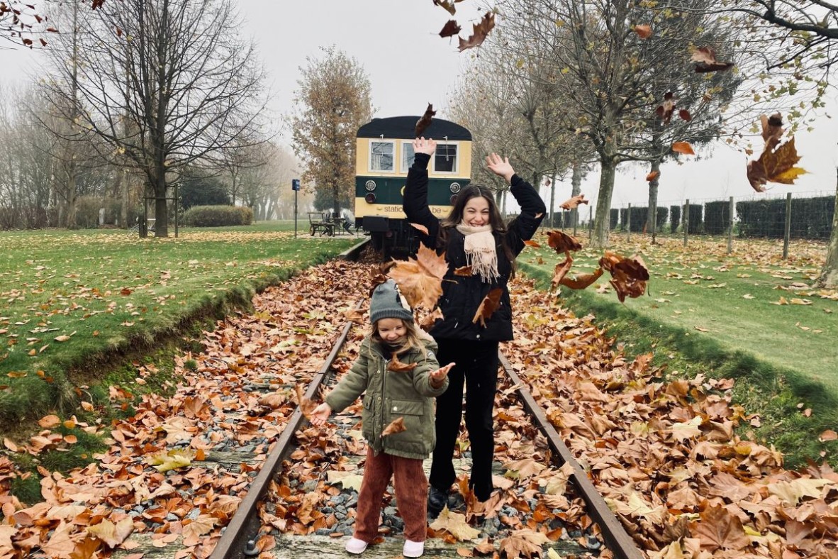 Dormir dans un train ! C'est ce qu'ont testé Céline et sa famille ! En voiture, ça se passe à Station Racour !