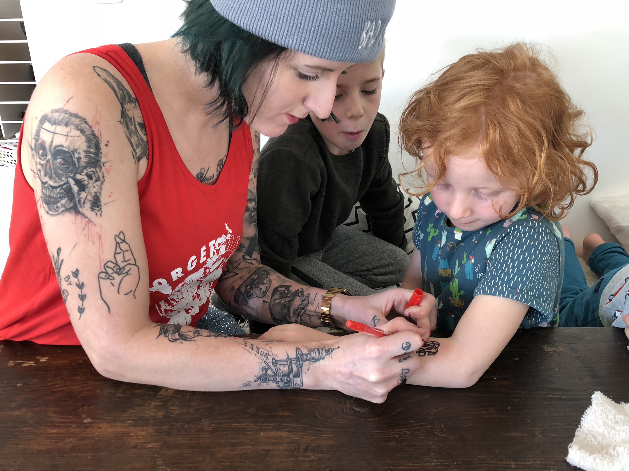 composiet Op en neer gaan Liever Download hier onze kerst tattoos om bij je kinderen en jezelf te zetten!