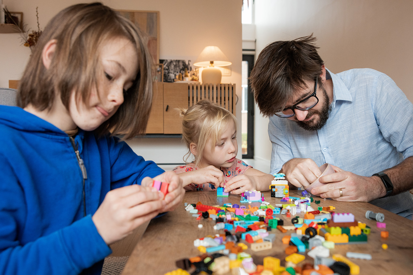 Parler des associations caritatives avec vos enfants et leur apporter votre  soutien ? Cette action de Noël