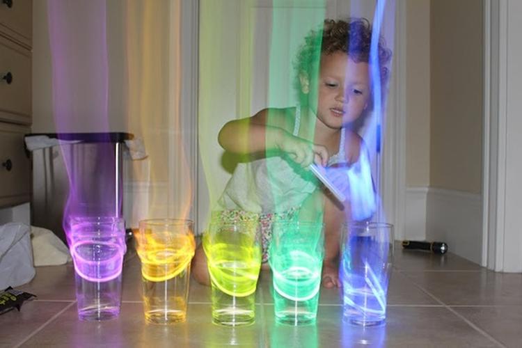 leuk-idee-voor-een-sombere-dag-neem-glazen-water-en-doe-er-een-glow.1354049074-van-RosaJohanna