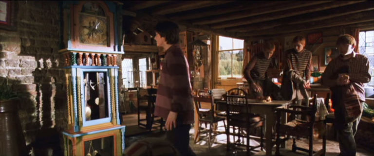 gallery-1505128797-harry-potter-clock-wide